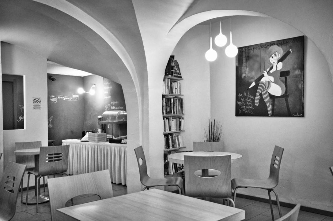 La Taverne อูเซส ภายนอก รูปภาพ